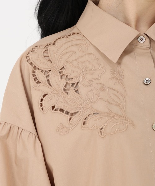 STRAWBERRY-FIELDS（ストロベリーフィールズ）の「エイミーブロード_エンブロイダリーシャツ（シャツ/ブラウス・レディース・ベージュ/オフホワイト/ブラック・2）」の10枚目の写真