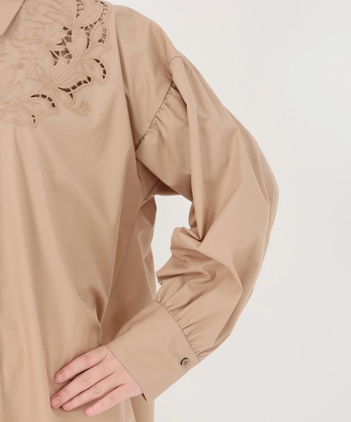 STRAWBERRY-FIELDS（ストロベリーフィールズ）の「エイミーブロード_エンブロイダリーシャツ（シャツ/ブラウス・レディース・ベージュ/オフホワイト/ブラック・2）」の11枚目の写真