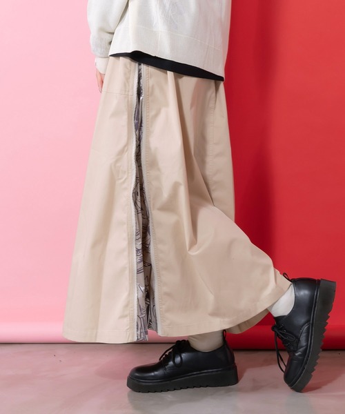 ScoLar（スカラー）の「161615：無地×動物たちの肖像柄 4wayツイルスカート（スカート・レディース・ベージュ/カーキ/ブラック・M）」の4枚目の写真