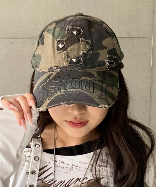 lilful（リルフル）の「【26年春夏新作】スタッズ付き ヴィンテージ加工 ワンポイントクロスモチーフ刺繍キャップ（キャップ・レディース・その他/ホワイト/ブラック・F）」の17枚目の写真