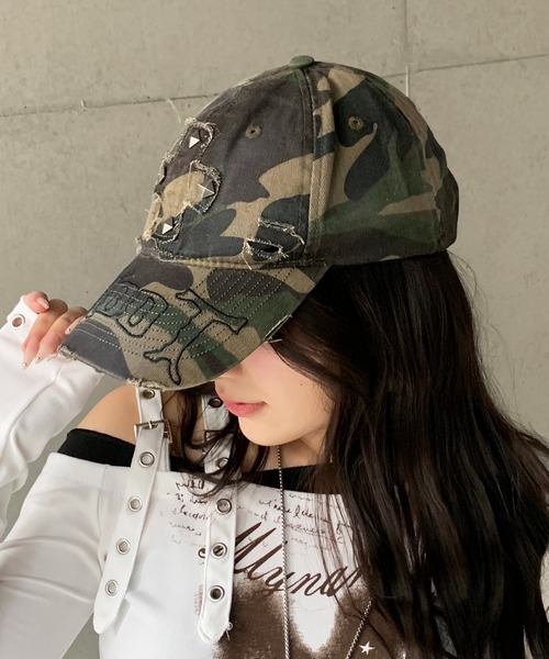 lilful（リルフル）の「【26年春夏新作】スタッズ付き ヴィンテージ加工 ワンポイントクロスモチーフ刺繍キャップ（キャップ・レディース・その他/ホワイト/ブラック・F）」の18枚目の写真