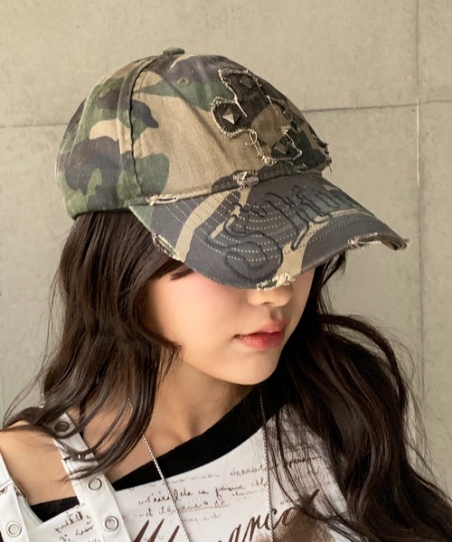 lilful（リルフル）の「【26年春夏新作】スタッズ付き ヴィンテージ加工 ワンポイントクロスモチーフ刺繍キャップ（キャップ・レディース・その他/ホワイト/ブラック・F）」の20枚目の写真