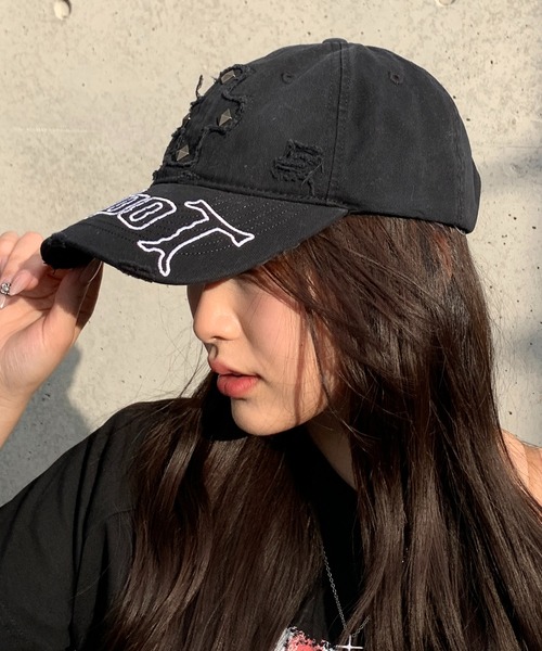 lilful（リルフル）の「【26年春夏新作】スタッズ付き ヴィンテージ加工 ワンポイントクロスモチーフ刺繍キャップ（キャップ・レディース・その他/ホワイト/ブラック・F）」の21枚目の写真