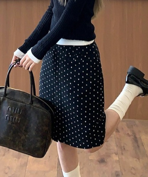 Vipoa（ヴィポア）の「Polka dots slit midi skirt（スカート・レディース・ブラック系その他・LARGE/MEDIUM）」の6枚目の写真