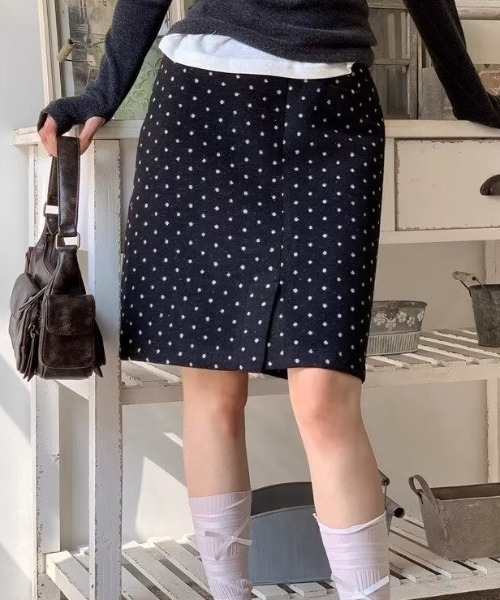 Vipoa（ヴィポア）の「Polka dots slit midi skirt（スカート・レディース・ブラック系その他・LARGE/MEDIUM）」の3枚目の写真
