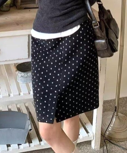 Vipoa（ヴィポア）の「Polka dots slit midi skirt（スカート・レディース・ブラック系その他・LARGE/MEDIUM）」の4枚目の写真
