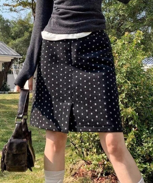 Vipoa（ヴィポア）の「Polka dots slit midi skirt（スカート・レディース・ブラック系その他・LARGE/MEDIUM）」の12枚目の写真