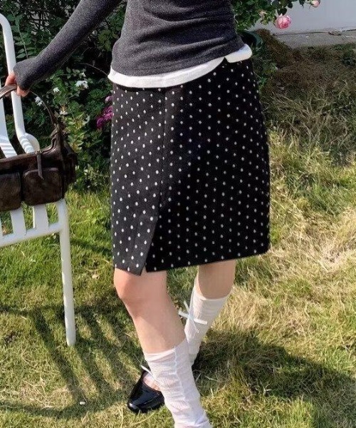 Vipoa（ヴィポア）の「Polka dots slit midi skirt（スカート・レディース・ブラック系その他・LARGE/MEDIUM）」の8枚目の写真