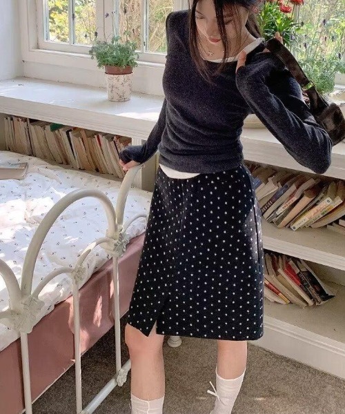 Vipoa（ヴィポア）の「Polka dots slit midi skirt（スカート・レディース・ブラック系その他・LARGE/MEDIUM）」の5枚目の写真
