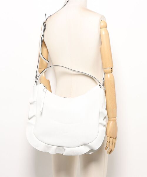 inter-chaussures（インターショシュール）の「【RIPANI】サイドフリルホーボーバッグラージ(Q66301)（トートバッグ・レディース・ホワイト・ALL）」の5枚目の写真