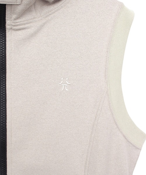KOZABURO（コウザブロウ）の「【KOZABURO/コウザブロウ】ZEE SLEEVELESS PARKA（ベスト・メンズ・クリーム/ダークグレー・M/S）」の9枚目の写真