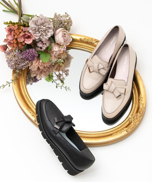 JELLY BEANS（ジェリービーンズ）の「ノットリボントリミングローファー(204-61115)JELLY BEANS(ジェリービーンズ)（ローファー・レディース・ブラック/アイボリー・22.5/23/23.5/24/24.5）」の2枚目の写真