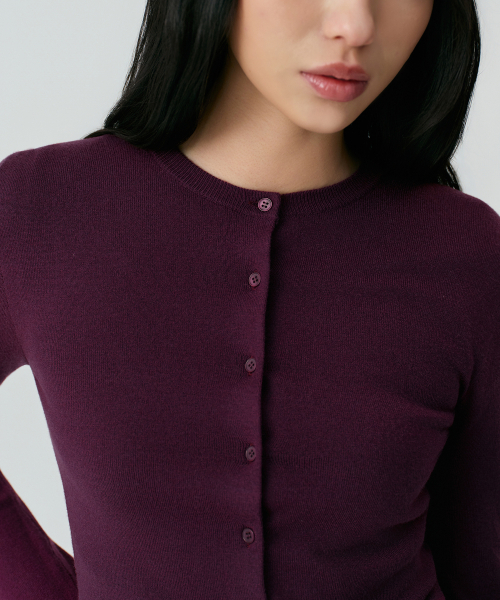 MUSINSA STANDARD WOMAN（ムシンサスタンダードウーマン）の「ウィメンズエッセンシャルスリムラウンドネックカーディガン[プラム]（カーディガン/ボレロ・レディース・その他・X-SMALL/SMALL/MEDIUM/LARGE）」の5枚目の写真