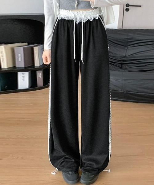 maison de LATIR(メゾンドラティール)の「ラクなのに今っぽい。頼れるレイヤード調夏服レースワイドイージーパンツ(スウェットパンツ・レディース・ブラック/グレー/ホワイト・FREE)」の3枚目の写真