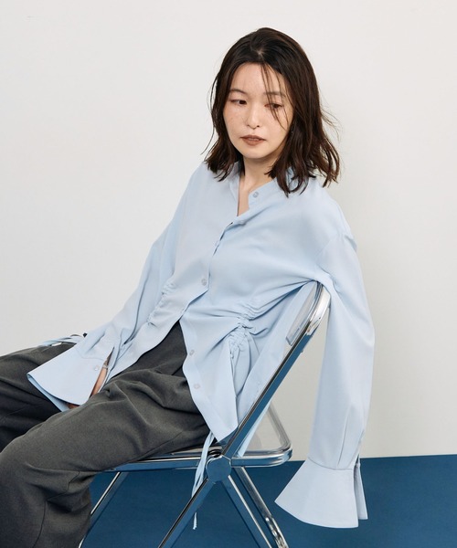STELLA FISH(ステラフィッシュ)の「【シワになりにくい】サイドシャーリングシャツ(シャツ/ブラウス・レディース・ブラック/ブルー/ホワイト・FREE)」の3枚目の写真