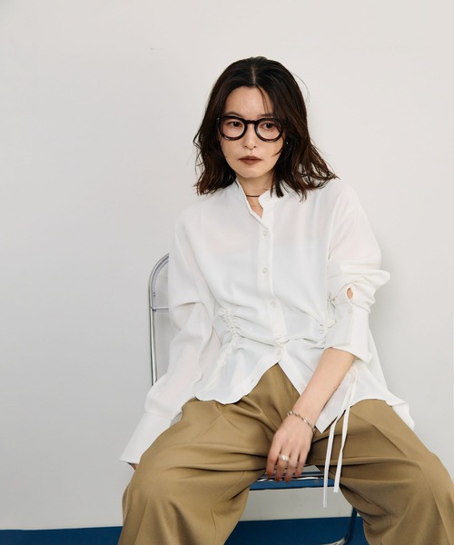 STELLA FISH(ステラフィッシュ)の「【シワになりにくい】サイドシャーリングシャツ(シャツ/ブラウス・レディース・ブラック/ブルー/ホワイト・FREE)」の4枚目の写真