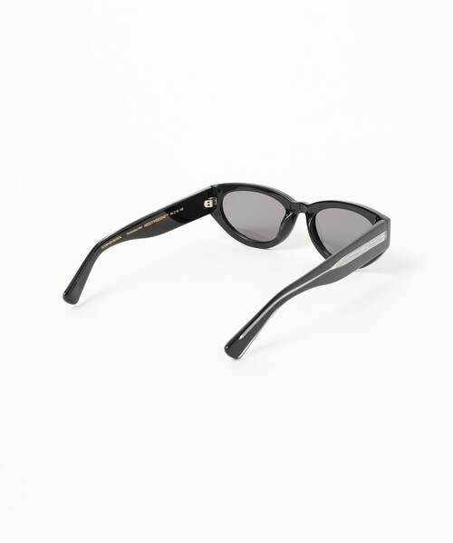 Demi-Luxe BEAMS（デミルクス ビームス）の「MESSYWEEKEND / AURDREY サングラス（サングラス・レディース・ブラック/ピンク・ONE SIZE）」の4枚目の写真