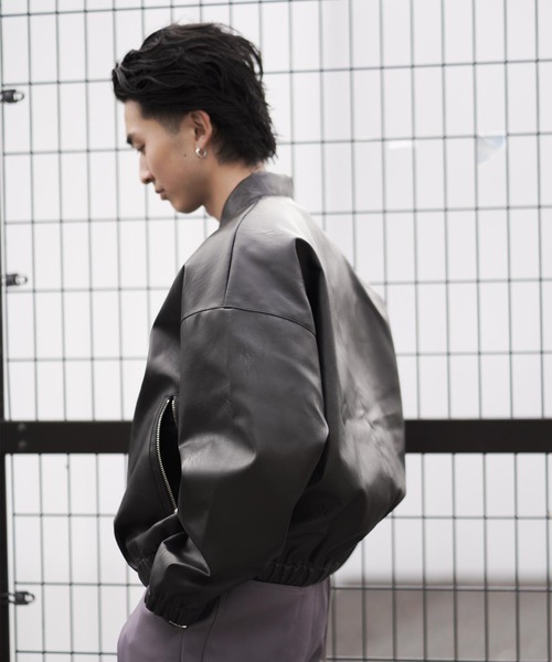 JOINT WORKS(ジョイントワークス)の「フェイクレザー スタンドブルゾン / FAUX LEATHER STAND BLOUSON(ブルゾン・メンズ・アイボリー/ブラック・MEDIUM/LARGE)」の6枚目の写真
