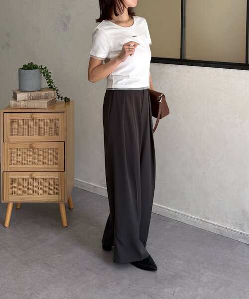 Thevon（ゼボン）の「チャーム付きコンパクトTシャツ（Tシャツ/カットソー・レディース・チャコールグレー/オフホワイト/ブラック・M/S）」の12枚目の写真