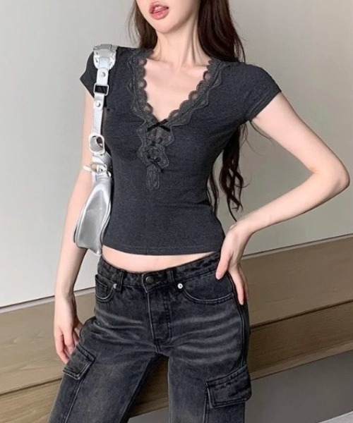 lilful(リルフル)の「【26年春夏新作】【カップ付き】Vネック レースリボン 半袖ピチT(Tシャツ/カットソー・レディース・ホワイト/ライトグレー/ダークグレー/ブラック・F)」の13枚目の写真