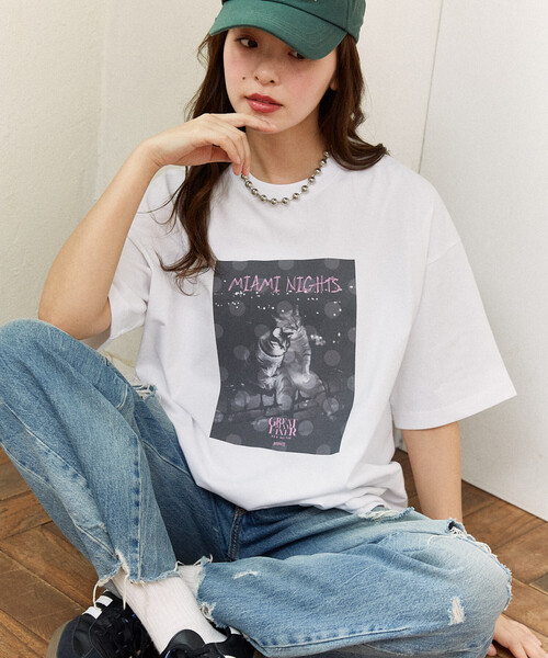 PUBLUX(パブリュクス)の「PUBLUX/パブリュクス <機能性素材>MIAMI NIGHTS キャット フォト Tシャツ 限定展開(Tシャツ/カットソー・レディース・ホワイト/ライトグレー/チャコールグレー・SMALL/MEDIUM/LARGE)」の1枚目の写真