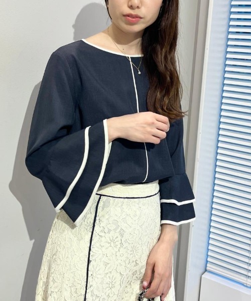 couture brooch（クチュールブローチ）の「【イージーケア・吸水速乾】配色ラッフルブラウス（シャツ/ブラウス・レディース・ネイビー系4/ブルー系9/ベージュ系その他7・40/38/36/42）」の8枚目の写真