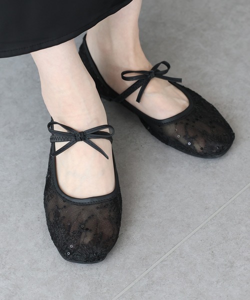 BLUEEAST(ブルーイースト)の「スパンコール刺繍シアーパンプス(パンプス・レディース・ホワイト/ブラック・LARGE/MEDIUM)」の1枚目の写真