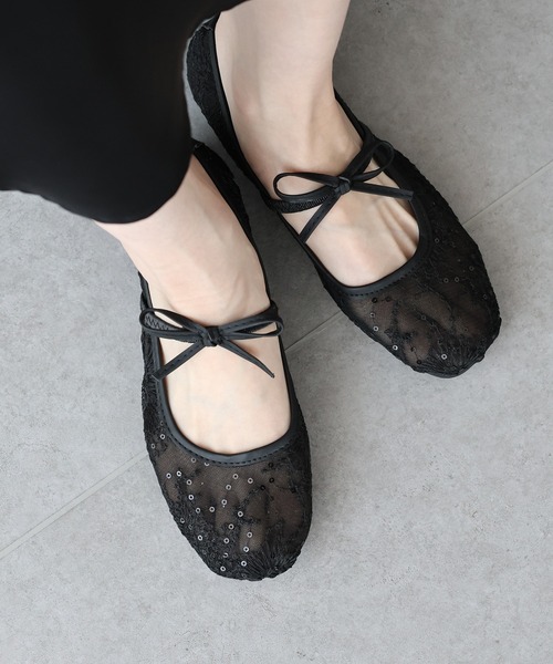 BLUEEAST(ブルーイースト)の「スパンコール刺繍シアーパンプス(パンプス・レディース・ホワイト/ブラック・LARGE/MEDIUM)」の3枚目の写真