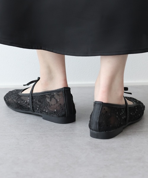 BLUEEAST(ブルーイースト)の「スパンコール刺繍シアーパンプス(パンプス・レディース・ホワイト/ブラック・LARGE/MEDIUM)」の5枚目の写真
