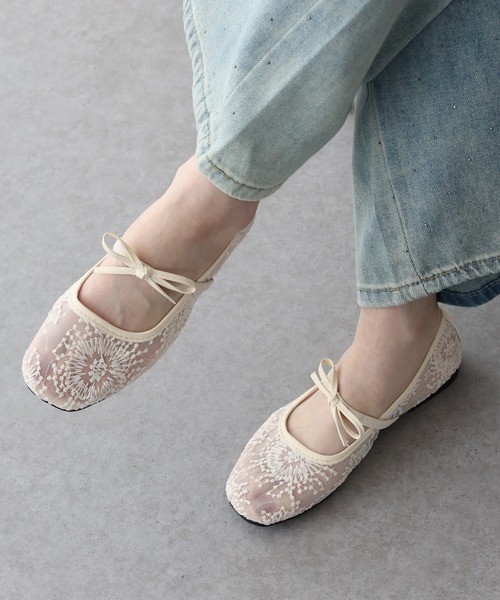 BLUEEAST(ブルーイースト)の「スパンコール刺繍シアーパンプス(パンプス・レディース・ホワイト/ブラック・LARGE/MEDIUM)」の16枚目の写真