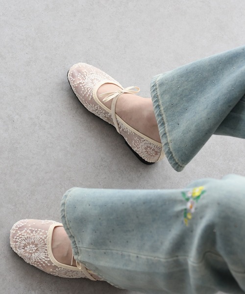 BLUEEAST(ブルーイースト)の「スパンコール刺繍シアーパンプス(パンプス・レディース・ホワイト/ブラック・LARGE/MEDIUM)」の19枚目の写真