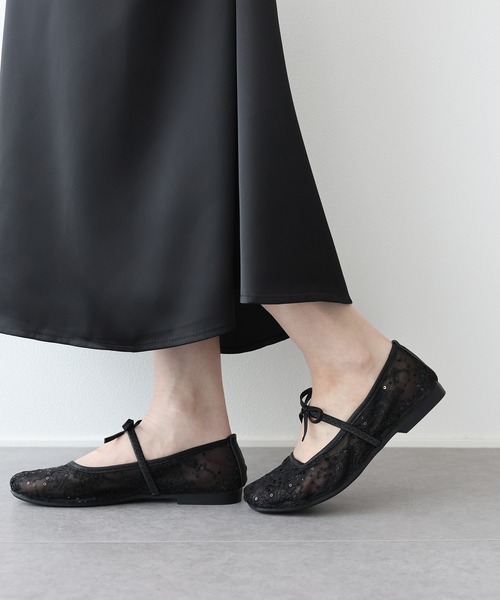 BLUEEAST(ブルーイースト)の「スパンコール刺繍シアーパンプス(パンプス・レディース・ホワイト/ブラック・LARGE/MEDIUM)」の6枚目の写真