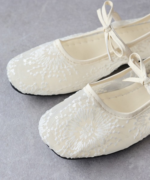 BLUEEAST(ブルーイースト)の「スパンコール刺繍シアーパンプス(パンプス・レディース・ホワイト/ブラック・LARGE/MEDIUM)」の15枚目の写真