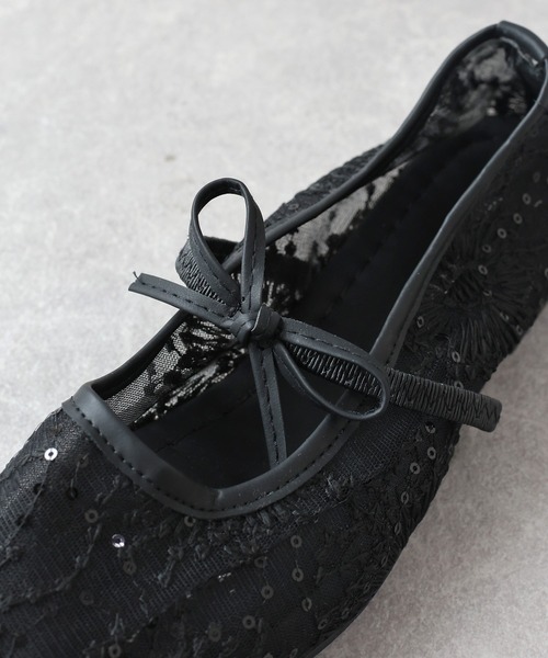 BLUEEAST(ブルーイースト)の「スパンコール刺繍シアーパンプス(パンプス・レディース・ホワイト/ブラック・LARGE/MEDIUM)」の14枚目の写真