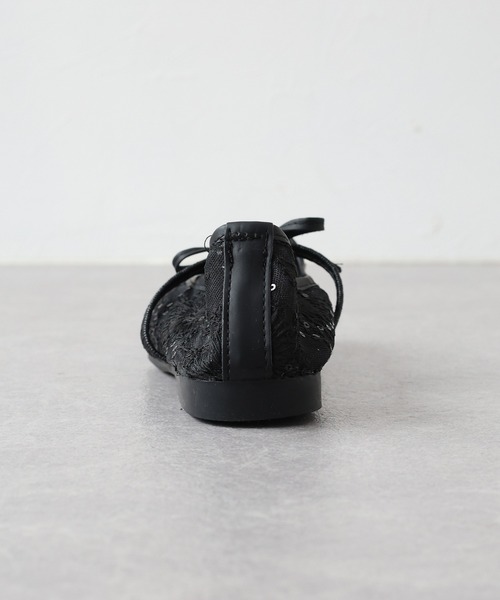 BLUEEAST(ブルーイースト)の「スパンコール刺繍シアーパンプス(パンプス・レディース・ホワイト/ブラック・LARGE/MEDIUM)」の11枚目の写真