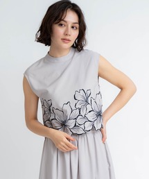 フラワー刺繍ノースリブラウス