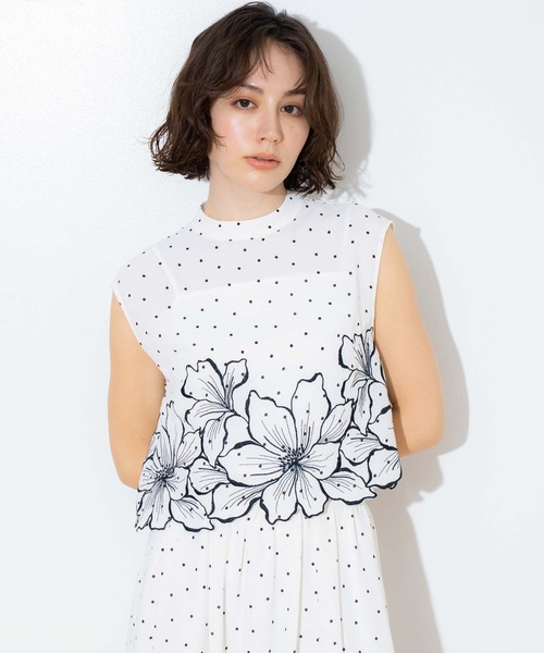 NOELA（ノエラ）の「フラワー刺繍ノースリブラウス（シャツ/ブラウス・レディース・オフホワイト/ベージュ・フリー）」の3枚目の写真
