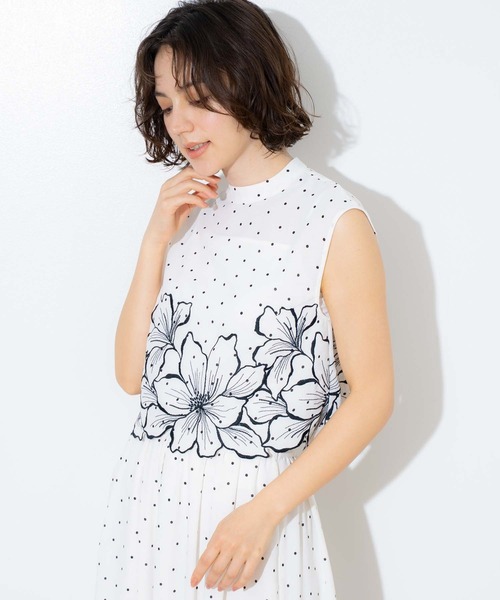 NOELA（ノエラ）の「フラワー刺繍ノースリブラウス（シャツ/ブラウス・レディース・オフホワイト/ベージュ・フリー）」の4枚目の写真