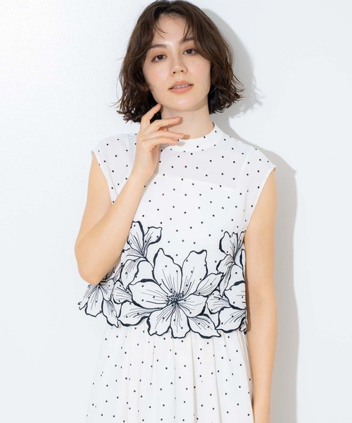 NOELA（ノエラ）の「フラワー刺繍ノースリブラウス（シャツ/ブラウス・レディース・オフホワイト/ベージュ・フリー）」の5枚目の写真