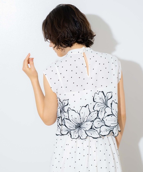 NOELA（ノエラ）の「フラワー刺繍ノースリブラウス（シャツ/ブラウス・レディース・オフホワイト/ベージュ・フリー）」の6枚目の写真