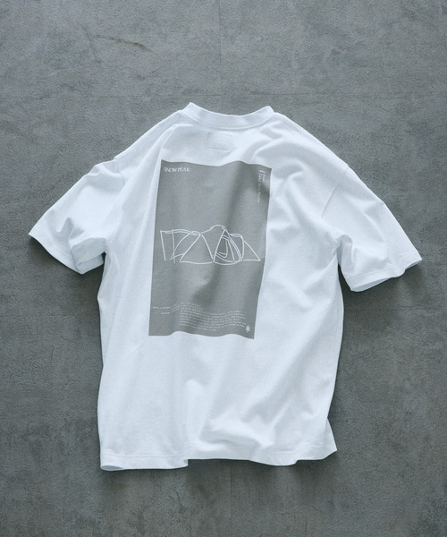 Snow Peak（スノーピーク）の「Snow Peak / スノーピーク 別注 ギア ワイヤーフレーム プリントTシャツ（Tシャツ/カットソー・メンズ・ホワイト×ホワイト/ホワイト/ホワイト系その他・SMALL/MEDIUM/LARGE）」の2枚目の写真