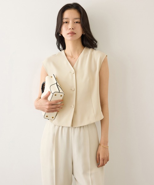 ROPE'(ロペ)の「コンフォートフレンチスリーブブラウス/UVカット・防シワ・接触冷感・吸水速乾・セットアップ対応・イージーケア(シャツ/ブラウス・レディース・ベージュ/ブラウン系その他・FREE)」の1枚目の写真