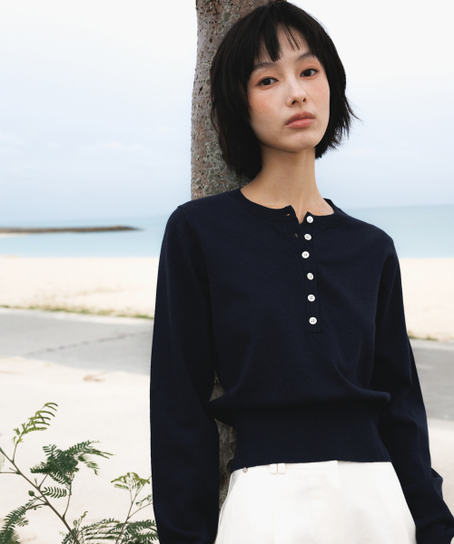 DEHEVE（デヘヴェ）の「Summer Henley Neck Knit [Navy]（ニット/セーター・レディース・ネイビー・OS）」の4枚目の写真