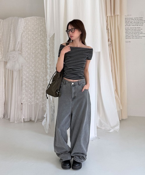 4INT.(フォイント)の「ボーダー オフショルダー クロップド 半袖 Tシャツ(Tシャツ/カットソー・レディース・ブラック/グレー/ブルー/ベージュ/ピンク・FREE)」の7枚目の写真