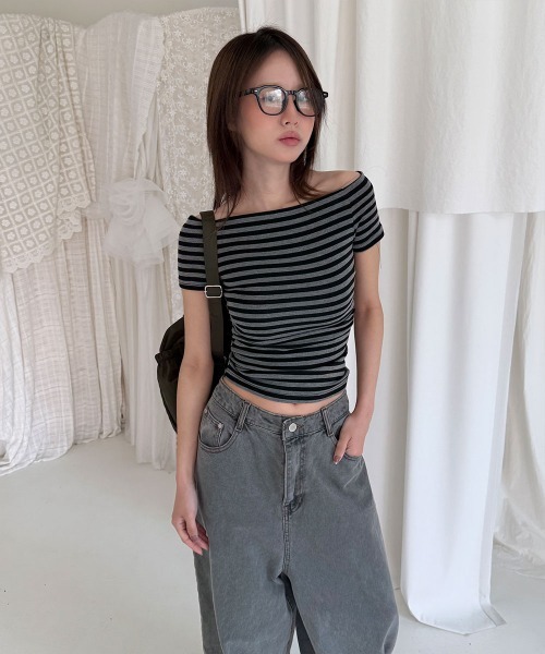 4INT.(フォイント)の「ボーダー オフショルダー クロップド 半袖 Tシャツ(Tシャツ/カットソー・レディース・ブラック/グレー/ブルー/ベージュ/ピンク・FREE)」の12枚目の写真