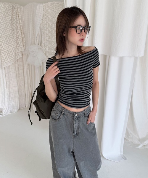 4INT.(フォイント)の「ボーダー オフショルダー クロップド 半袖 Tシャツ(Tシャツ/カットソー・レディース・ブラック/グレー/ブルー/ベージュ/ピンク・FREE)」の13枚目の写真