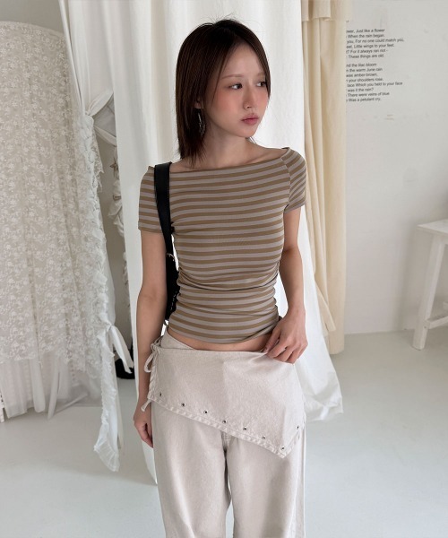 4INT.(フォイント)の「ボーダー オフショルダー クロップド 半袖 Tシャツ(Tシャツ/カットソー・レディース・ブラック/グレー/ブルー/ベージュ/ピンク・FREE)」の22枚目の写真