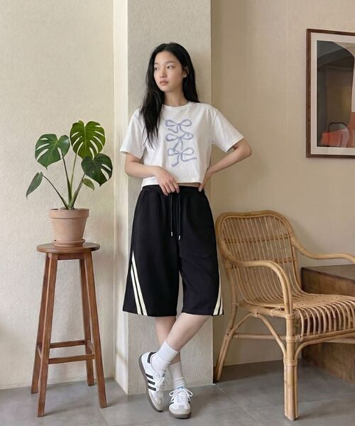 BASIC LABEL（ベーシックラベル）の「Zane track wide Bermuda shorts 2 Color [BLST_4001]（その他パンツ・レディース・グレー/ブラック・SMALL/MEDIUM/LARGE/X-LARGE）」の6枚目の写真