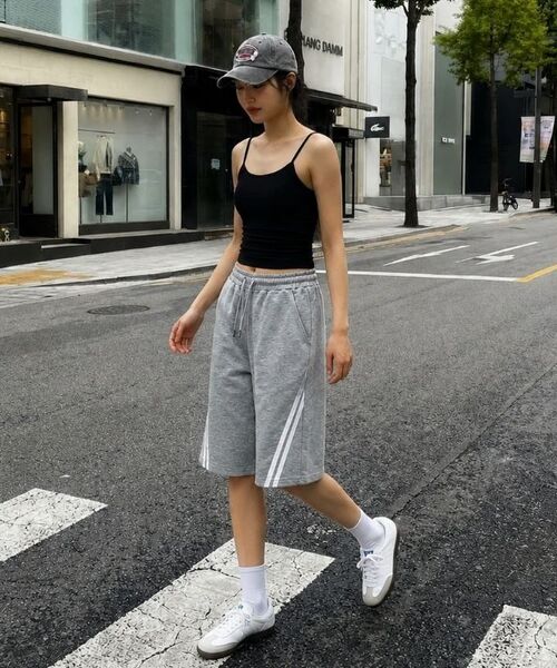 BASIC LABEL（ベーシックラベル）の「Zane track wide Bermuda shorts 2 Color [BLST_4001]（その他パンツ・レディース・グレー/ブラック・SMALL/MEDIUM/LARGE/X-LARGE）」の3枚目の写真