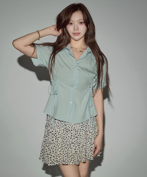 CeLess(セレス)の「Gathered Ribbon Cropped Shirt / ギャザーリボン付きクロップドシャツ(シャツ/ブラウス・レディース・ブルー/ライトブルー・FREE)」の2枚目の写真